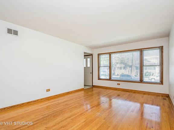3rd image of 4630 N Leamington Ave