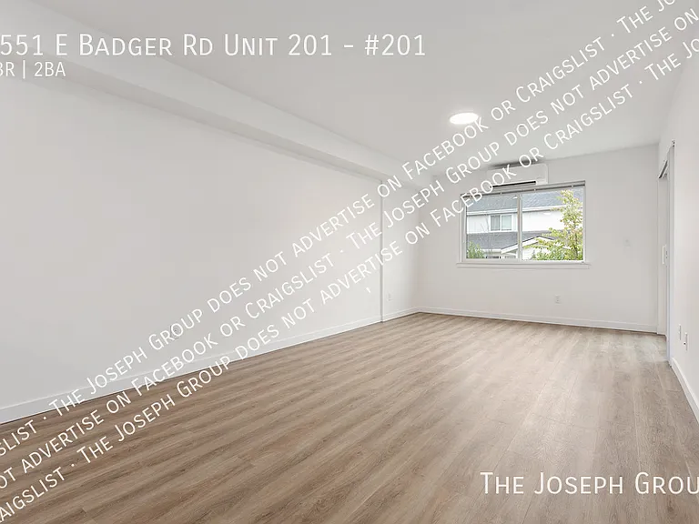 Town's Edge Apartments - 1555 E Badger Rd — Photo 15