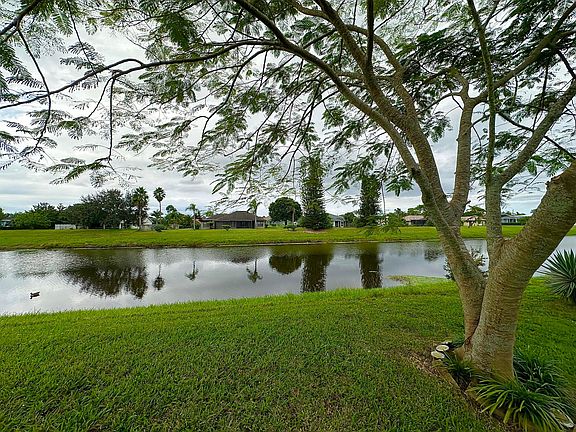 4th image of 200 SW Ridgecrest Drive