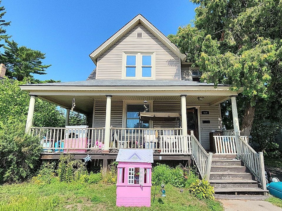 1st image of 829 Marinette Ave