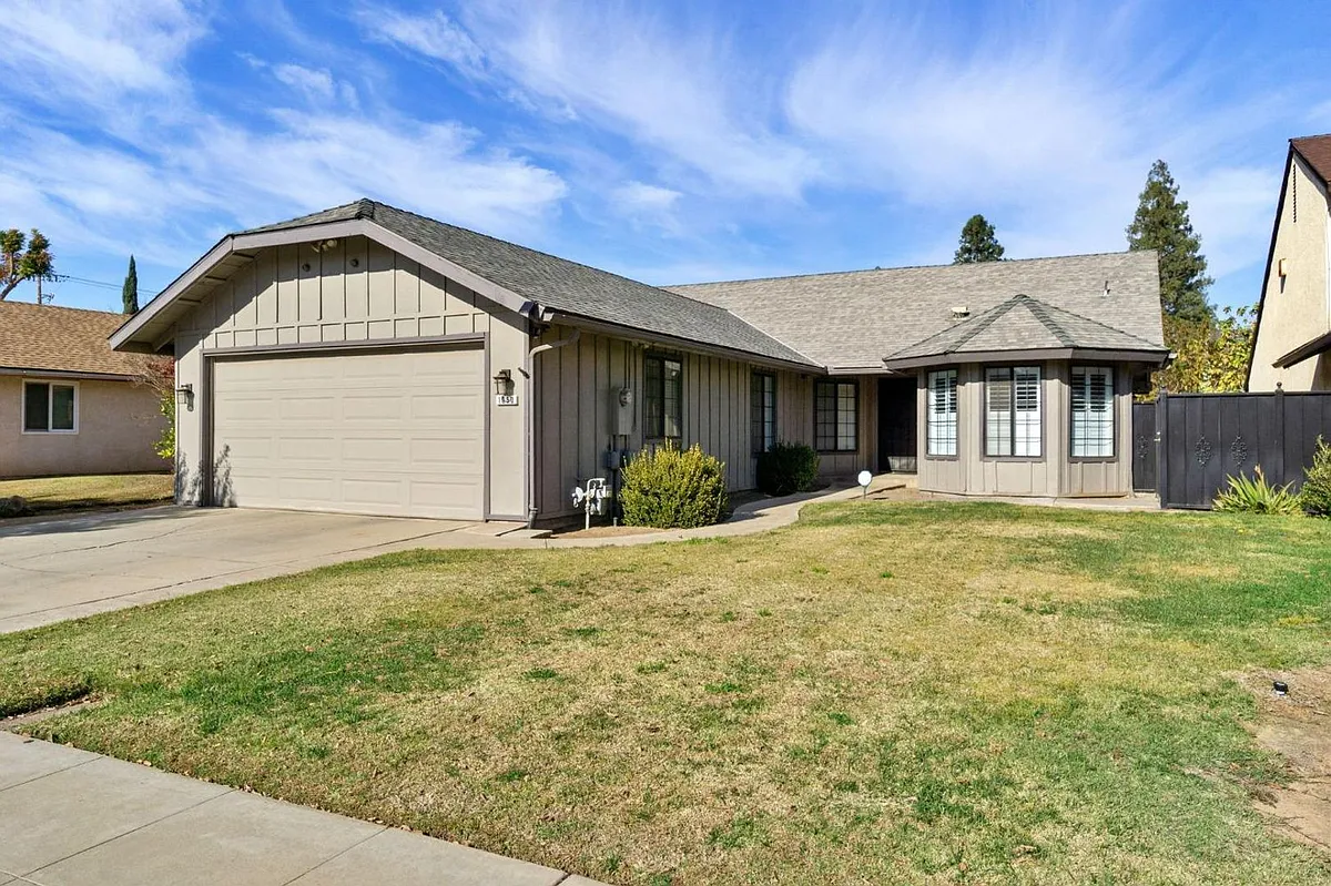Building Photo - 1050 E Fallbrook Ave
