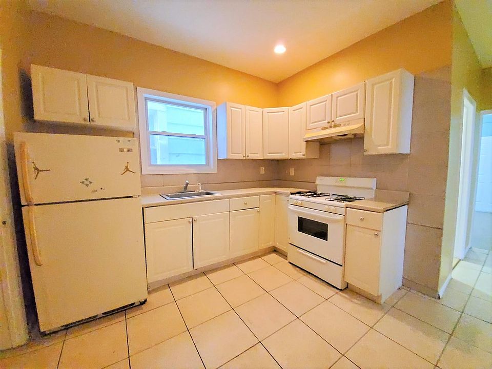 1st image of 220 S 10th St #1M