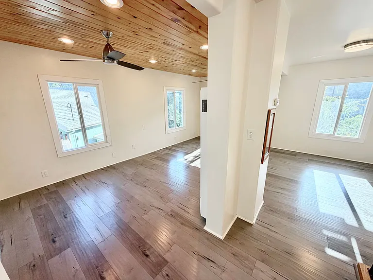 345 Crane Blvd — Photo 26