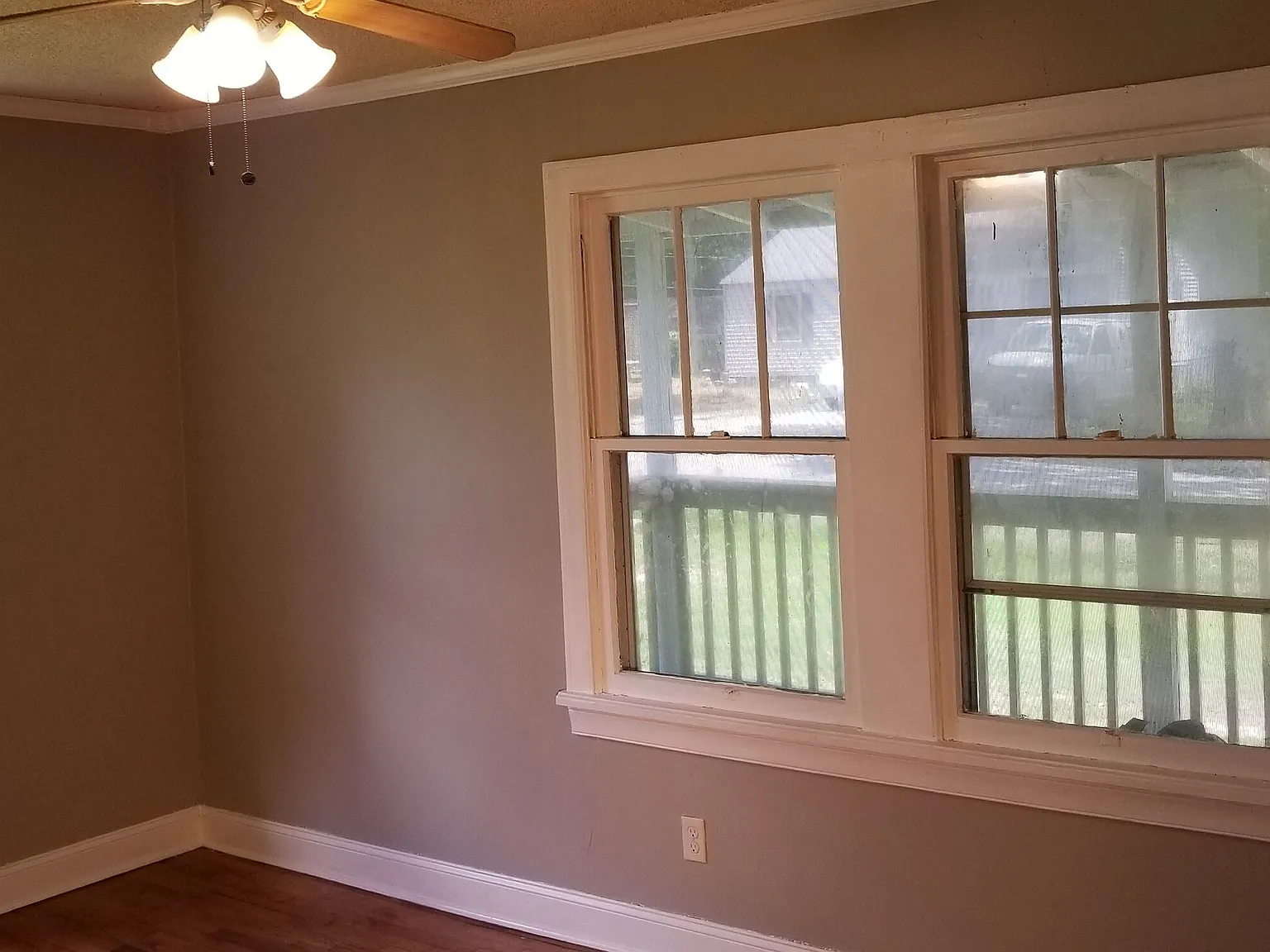 3 bed, 1.0 bath, 1280 sqft, $1,200 — Photo 3