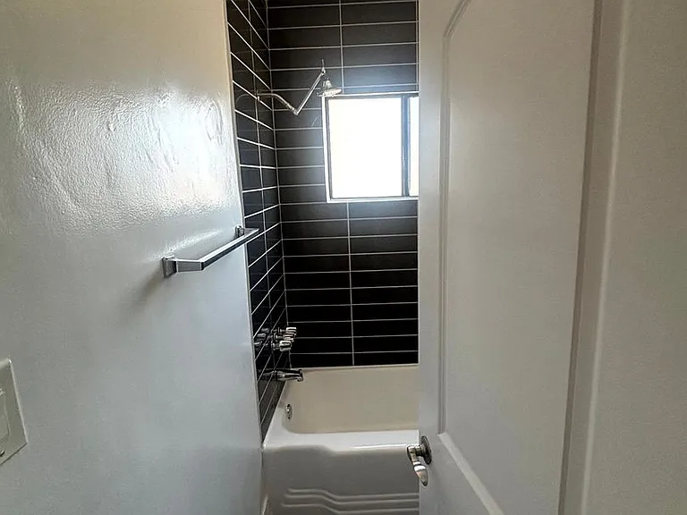 5623-5633 W Venice Blvd — Photo 12