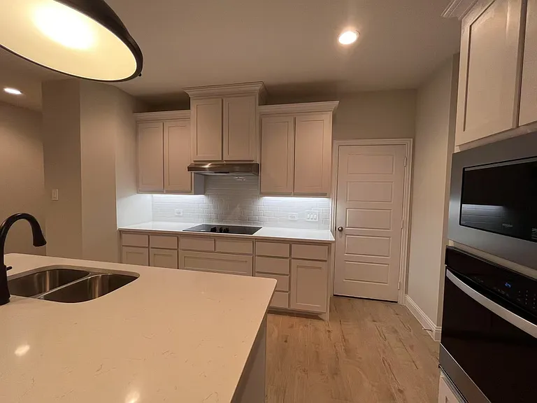 633 Sandiford Ct — Photo 6