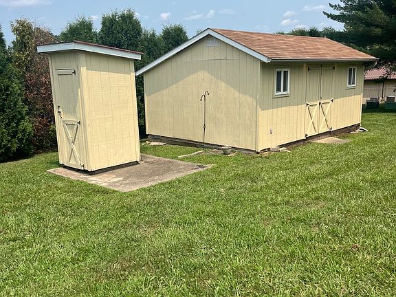 5th image of 10 Pleasant View Dr