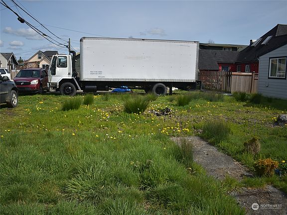 3rd image of 410 N Alder Street