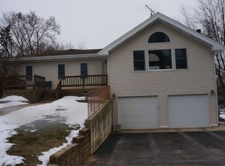 15 S Maple Ave, Fox Lake, IL 60020