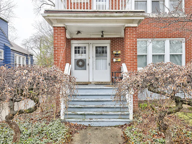 338 E Webster Ave — Photo 22