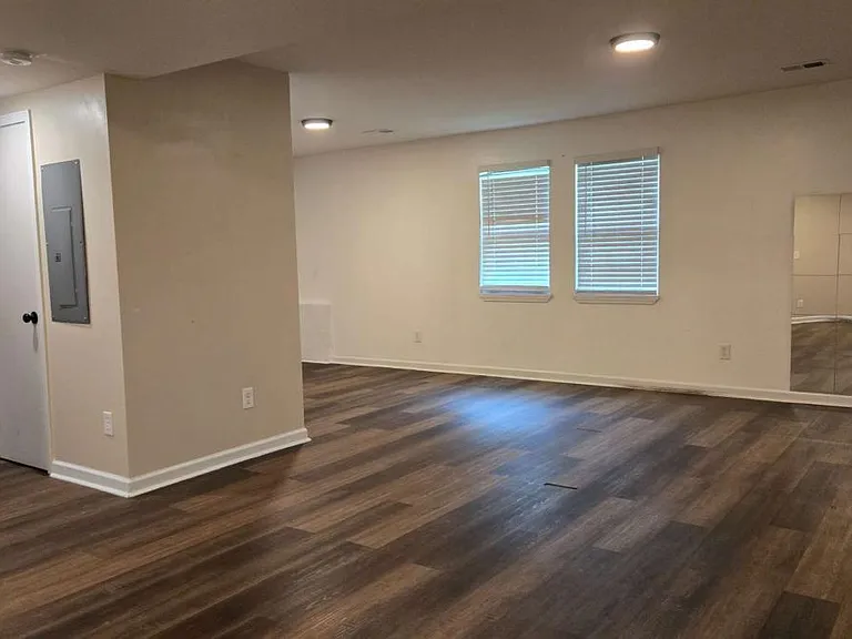 912 Curry Cir SE — Photo 12