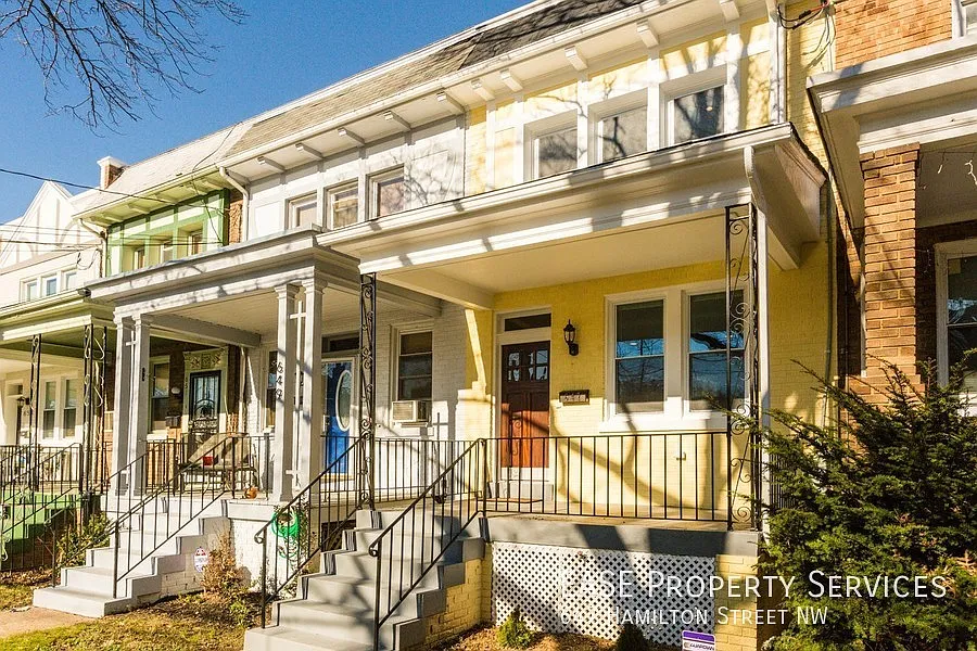 647 Hamilton St NW photo 1