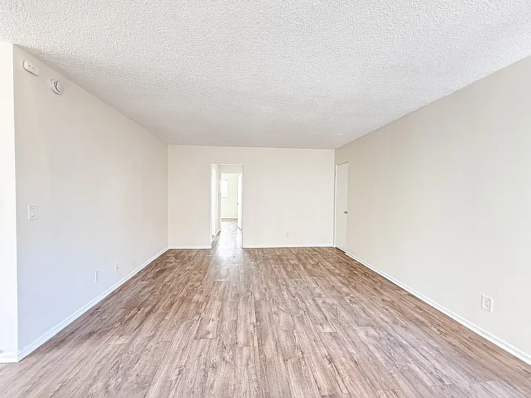 625 E Verdugo Ave #F — Photo 4