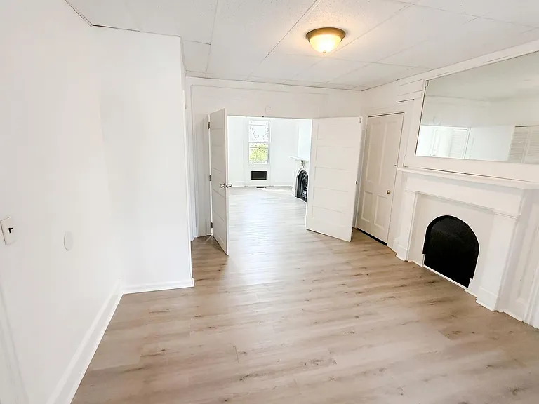 220 Wall St — Photo 3