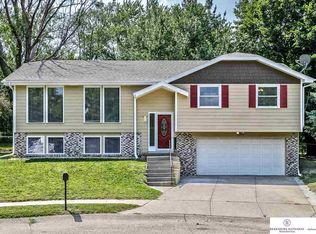 2204 N 128th Cir, Omaha, NE 68164
