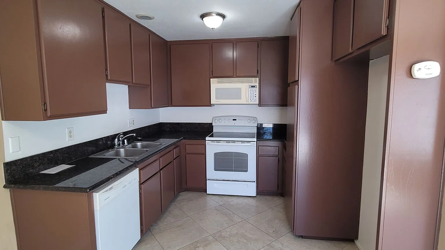 Beautiful 3 Bed 2 Bath Single Story house in prestigious community of Daimond Bar Close to everyw... — Photo 2