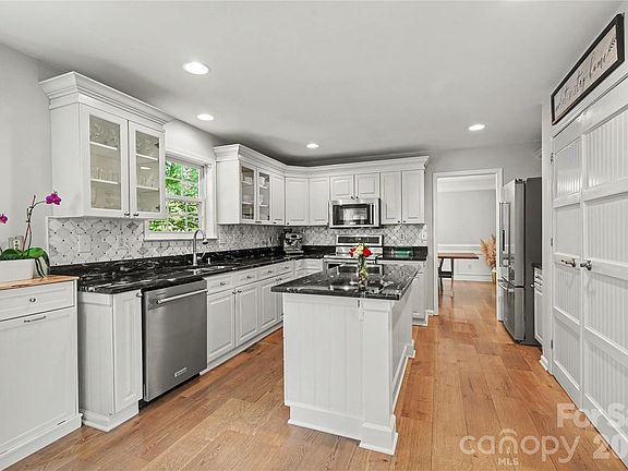 3rd image of 9209 Morgan Glenn Dr