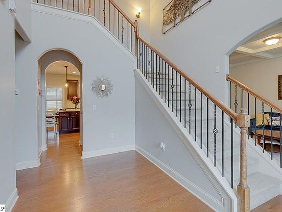 5th image of 237 Strasburg Dr