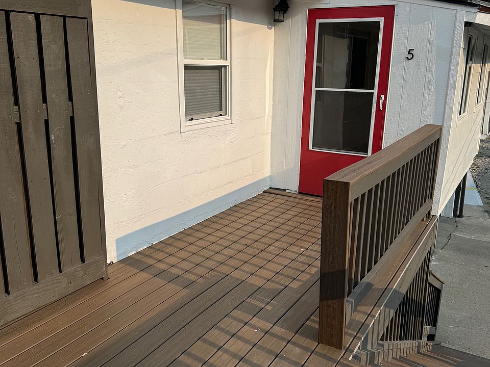 Deck & Covered Porch Entry