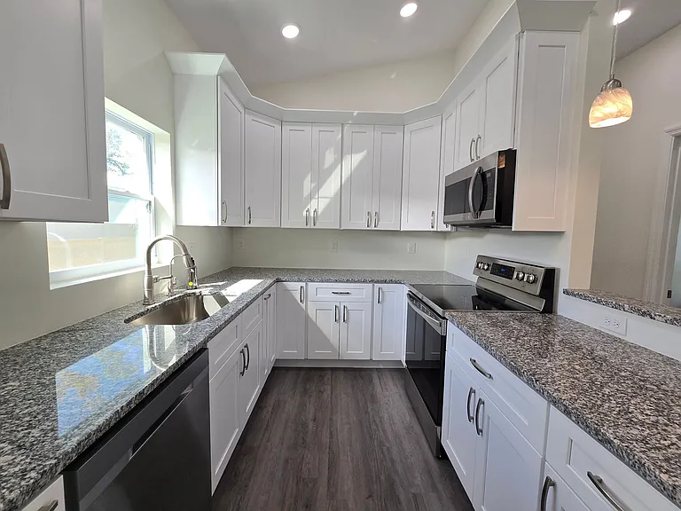 4966 Andrew Ave — Photo 8