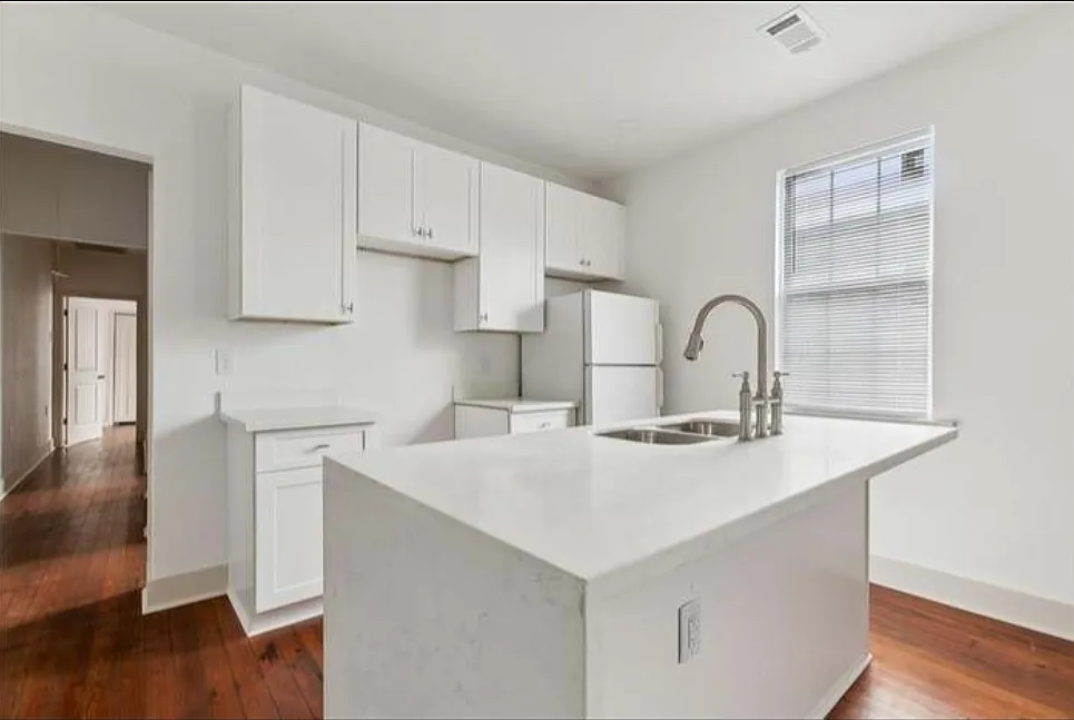 2 bed, 900 sqft, $1,700 — Photo 4