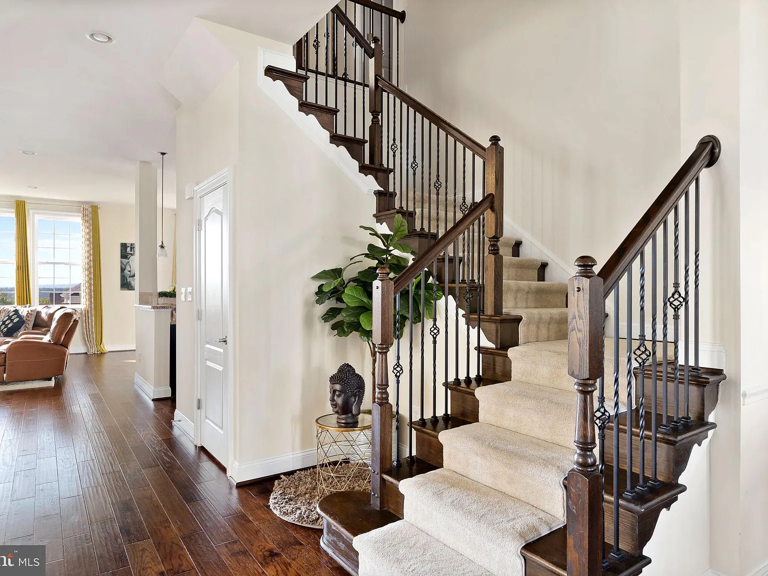 5 bed, 4.5 bath, 4436 sqft, $4,800 — Photo 3