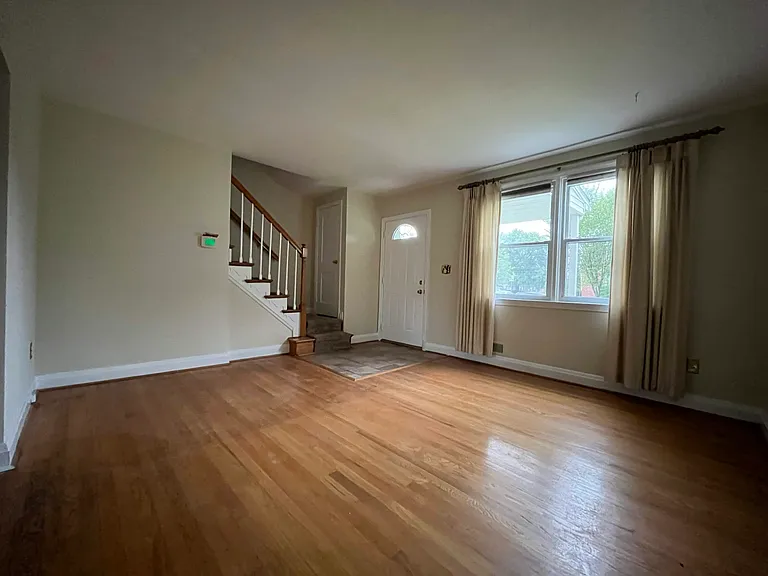 1765 White Oak Ave — Photo 2