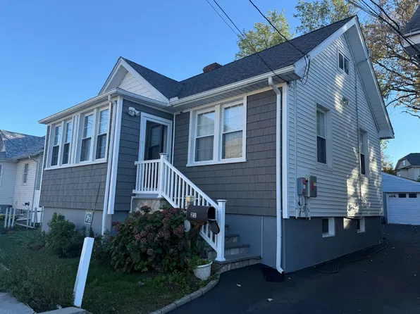 21 Harvey St, Bridgeport, CT 06610