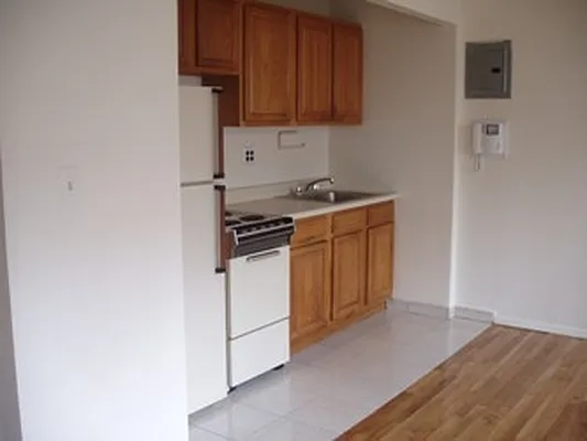 Rented by City Connections Realty | media 6