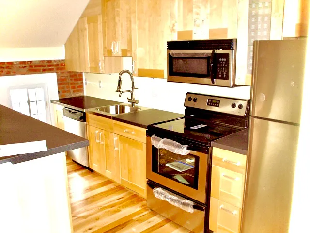 Building Photo - 2168 Thurman Ave #2