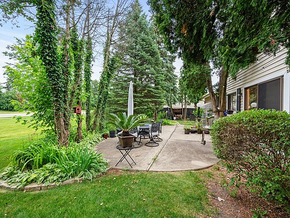 4th image of 776 Parkview Ct