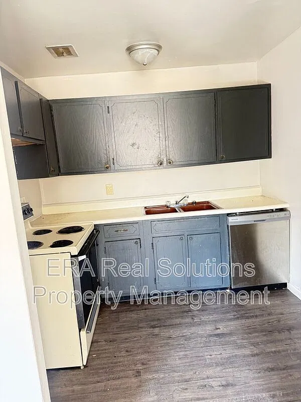 2 bed, 1.0 bath, $950 — Photo 4