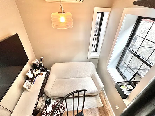 Rented by Safdie Realty Group | media 29