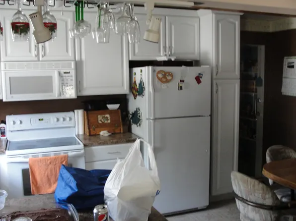 513 W 7th St, Chapman, KS 67431