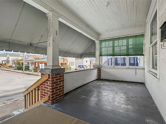 3rd image of 325 Walnut St
