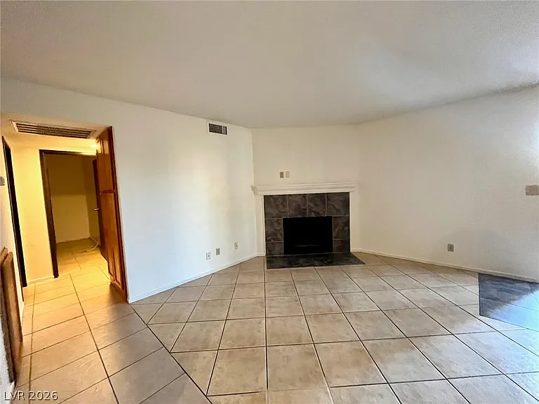 4964 Newport Cove Dr #B — Photo 8