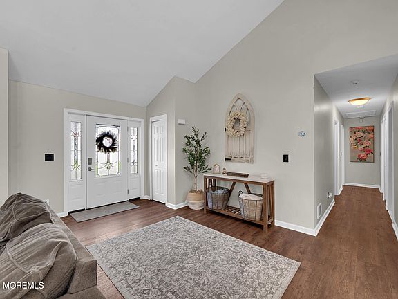 3rd image of 18 Phyllis Street