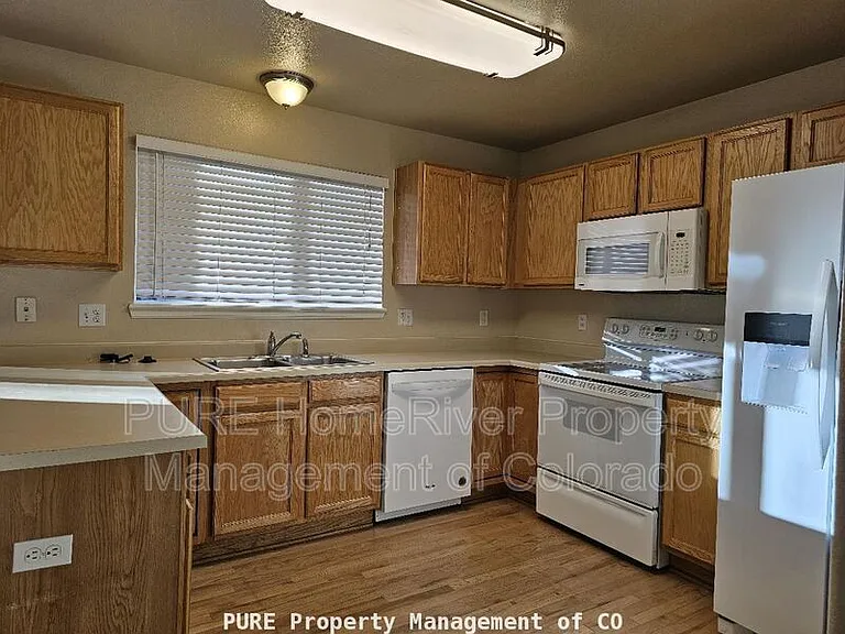 9394 Cove Creek Dr — Photo 8
