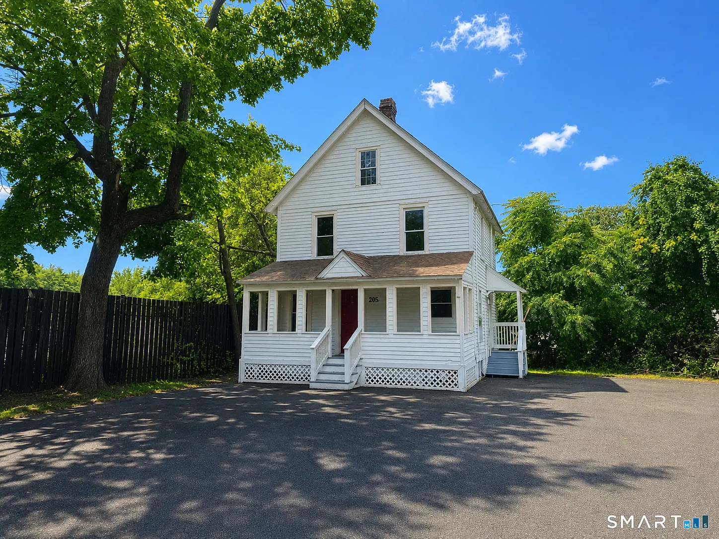 3 bed, 1.0 bath, 1267 sqft, $2,200 — Photo 1