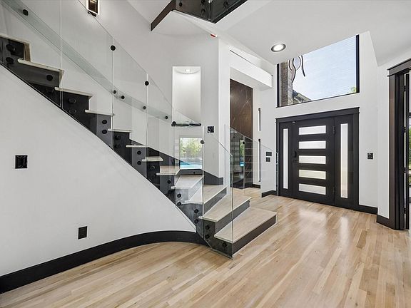 3rd image of 4521 Merrie Ln