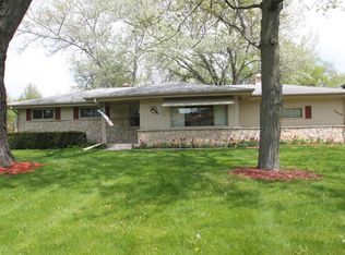 2940 Princeton Rd, Brookfield, WI 53005