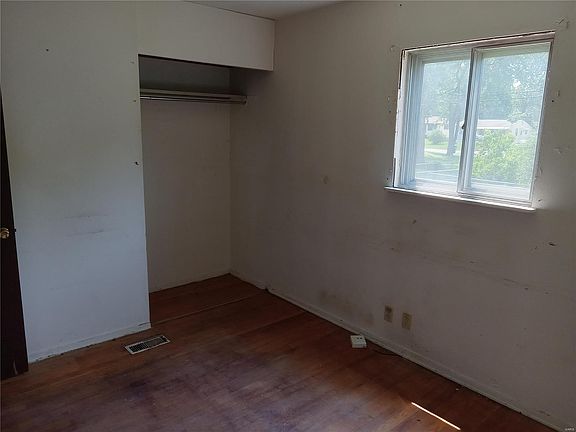 4th image of 1224 Redman Blvd