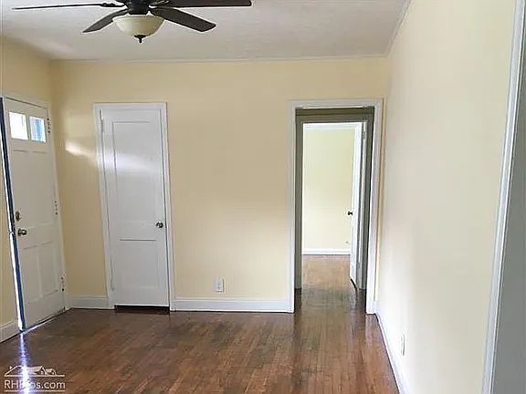 Living Rm to Bed Rms