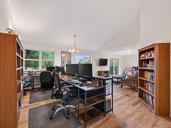 3rd image of 79 Aspen Trail