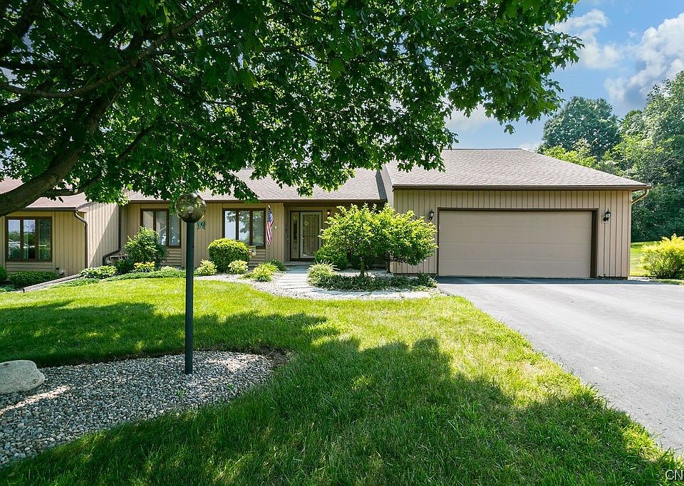 1st image of 135 Spyglass Ln