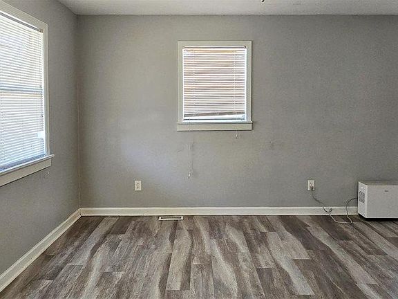 3rd image of 415 Locust Tree Ct