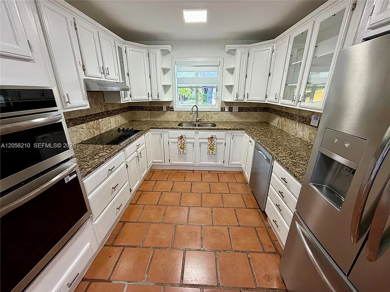 9340 Jamaica Dr — Photo 4