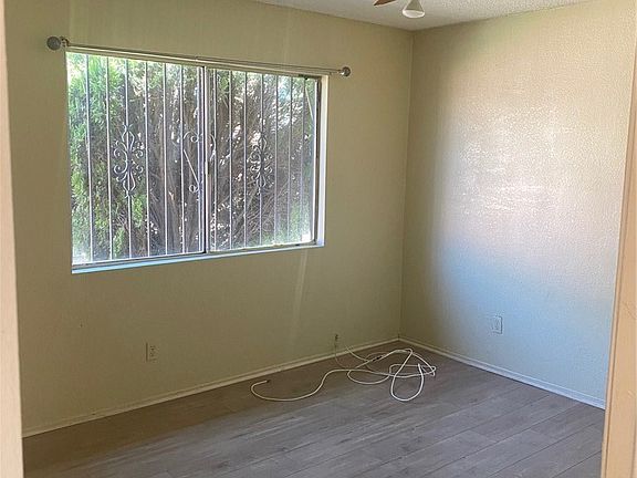 4th image of 530 W Orange Grove Ave APT B
