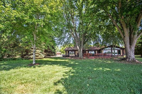 4th image of 240 Twin Harbor Dr