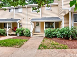 19 Wiggins Farm Dr #E, Simsbury, CT 06070